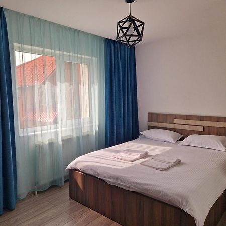 Turquoise Apartment Petrosani Exterior photo