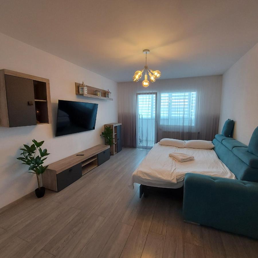 Turquoise Apartment Petrosani Exterior photo